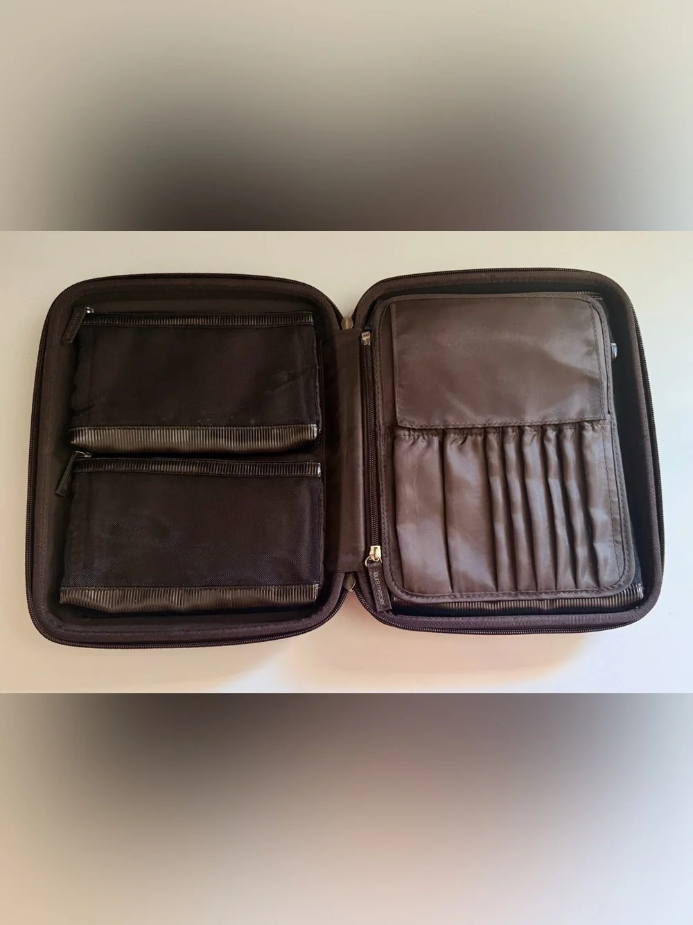 Laura Mercier Artist Portfolio Clam Shell Hard Make Up Cosmetic Case.